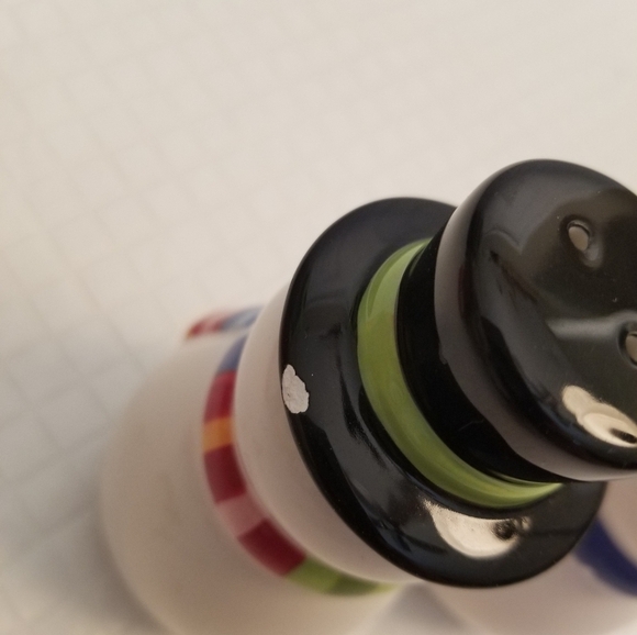 Snowman Salt & Pepper Shaker Set small chip on Snowman hat - Picture 2 of 5